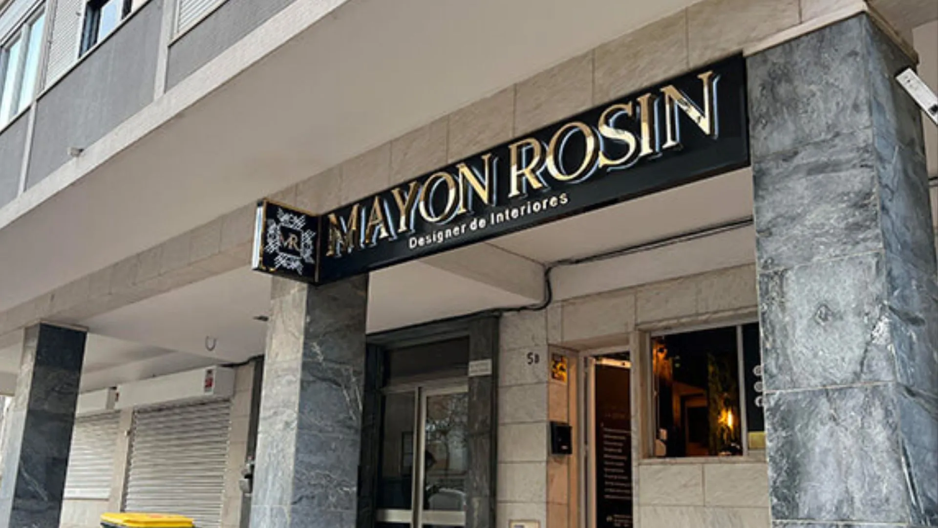 Letras em Monobloco Dourado Espelhado